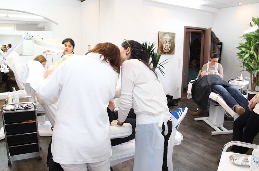 Microblading 2 Techniken in einer Ausbildung